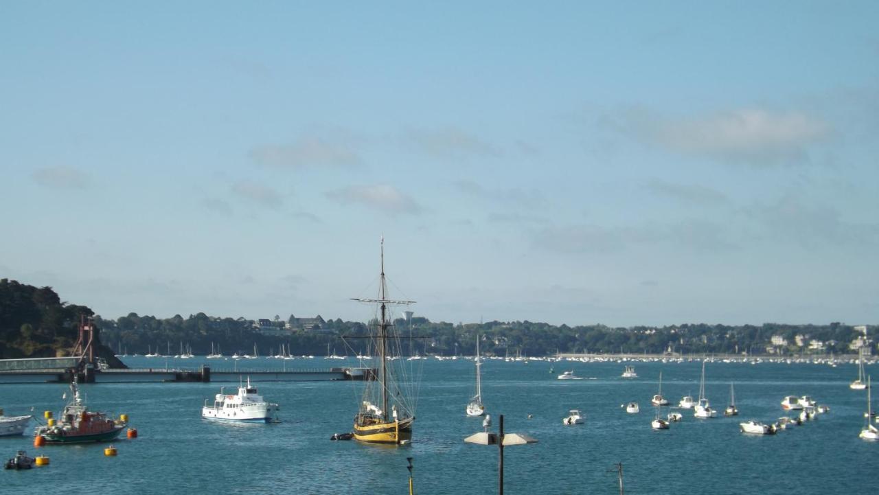 Appartement T2 ,parking privé,terrasse, 10 mns à pieds de la cité corsaire et ses plages Saint-Malo Exterior foto